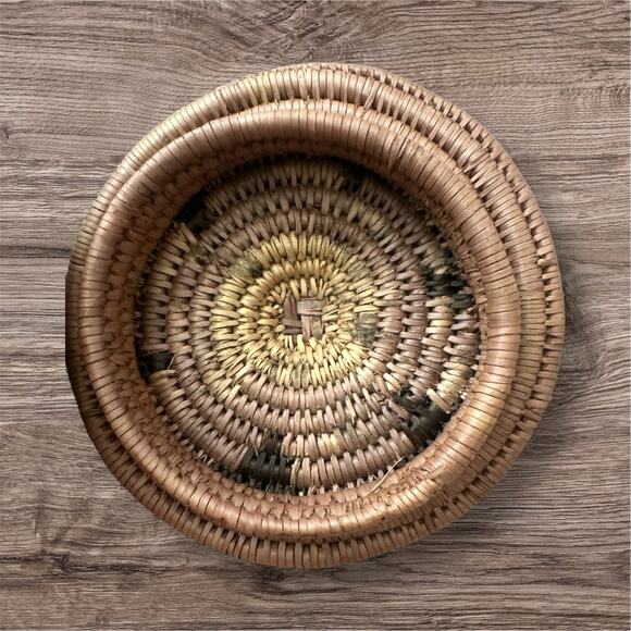 Vintage Native American 
HANDWOVEN COIL Southwest Lidded Basket Jar OOAC - Picture 3 of 12